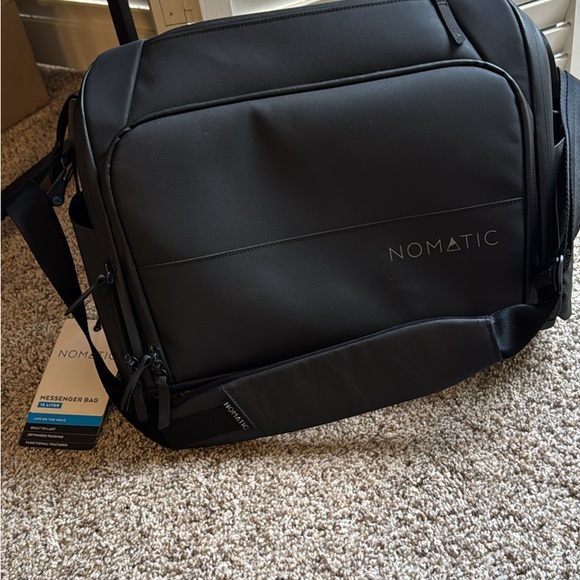 Nomatic Black Messenger Bag. NWT - Picture 1 of 1